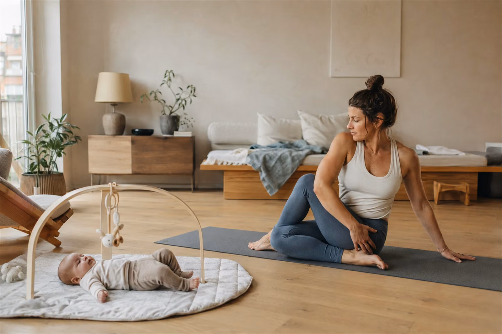 Website von Mama Move Yoga mit einer Online-Yogastunde für Mütter